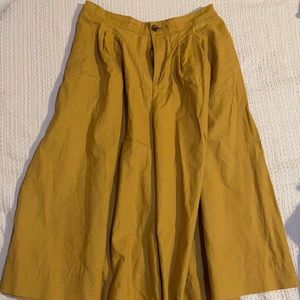 Wide-leg cropped linen pants